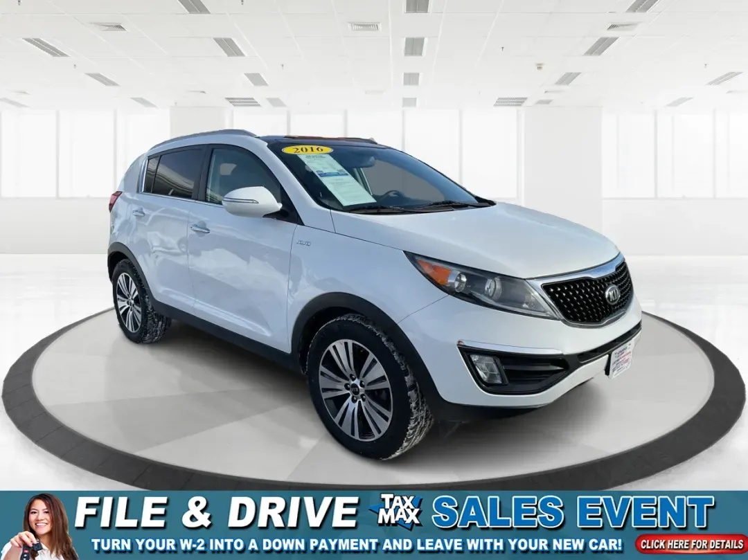 2016 Kia Sportage EX (KNDPCCAC2G7) with an Theta II 2.4L I-4 gasoline direct injection engine, located at 8750 N County Rd 25A, Piqua, OH, 45356, (937) 908-9800, 40.164391, -84.232513 - ### Elevate Your Adventures with the 2016 Kia Sportage EX from Advantage Car and Credit - Piqua!<br /> <br /> Are you ready to embrace a lifestyle filled with adventure and comfort? Whether you're a growing family, a daily commuter, or someone who loves weekend getaways, the 2016 Kia Sportage EX is - Photo#0