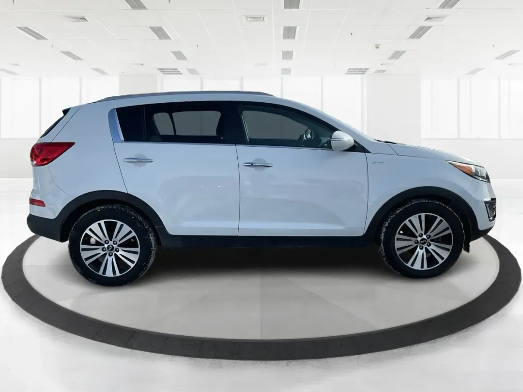 2016 Kia Sportage EX (KNDPCCAC2G7) with an Theta II 2.4L I-4 gasoline direct injection engine, located at 8750 N County Rd 25A, Piqua, OH, 45356, (937) 908-9800, 40.164391, -84.232513 - ### Elevate Your Adventures with the 2016 Kia Sportage EX from Advantage Car and Credit - Piqua!<br /> <br /> Are you ready to embrace a lifestyle filled with adventure and comfort? Whether you're a growing family, a daily commuter, or someone who loves weekend getaways, the 2016 Kia Sportage EX is - Photo#1