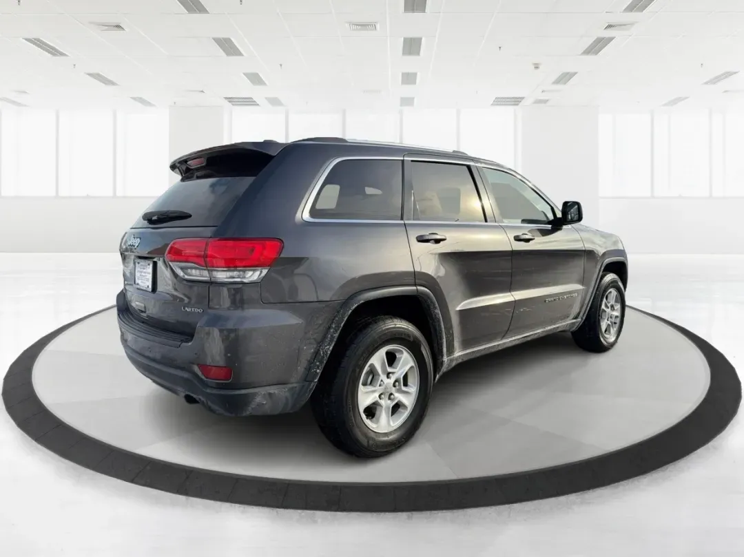 2016 Jeep Grand Cherokee Laredo (1C4RJFAG7GC) with an Pentastar 3.6L V-6 DOHC engine, located at 1230 East Main St, Xenia, OH, 45385, (937) 908-9800, 39.688026, -83.910172 - ### Experience Adventure in Comfort with the 2016 Jeep Grand Cherokee Laredo <br /> <br /> If you're seeking a vehicle that can handle everything from daily commutes to weekend getaways, look no further than the 2016 Jeep Grand Cherokee Laredo. This robust SUV is perfect for both adventurous spirits - Photo#2