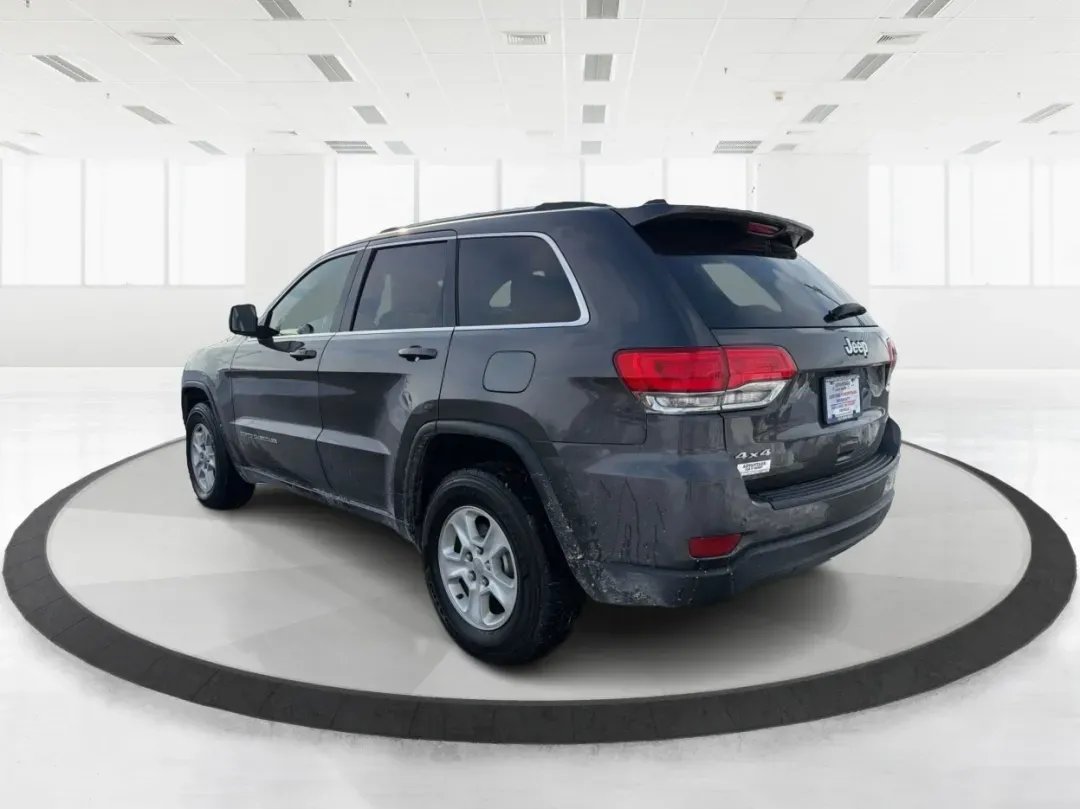 2016 Jeep Grand Cherokee Laredo (1C4RJFAG7GC) with an Pentastar 3.6L V-6 DOHC engine, located at 1230 East Main St, Xenia, OH, 45385, (937) 908-9800, 39.688026, -83.910172 - ### Experience Adventure in Comfort with the 2016 Jeep Grand Cherokee Laredo <br /> <br /> If you're seeking a vehicle that can handle everything from daily commutes to weekend getaways, look no further than the 2016 Jeep Grand Cherokee Laredo. This robust SUV is perfect for both adventurous spirits - Photo#4