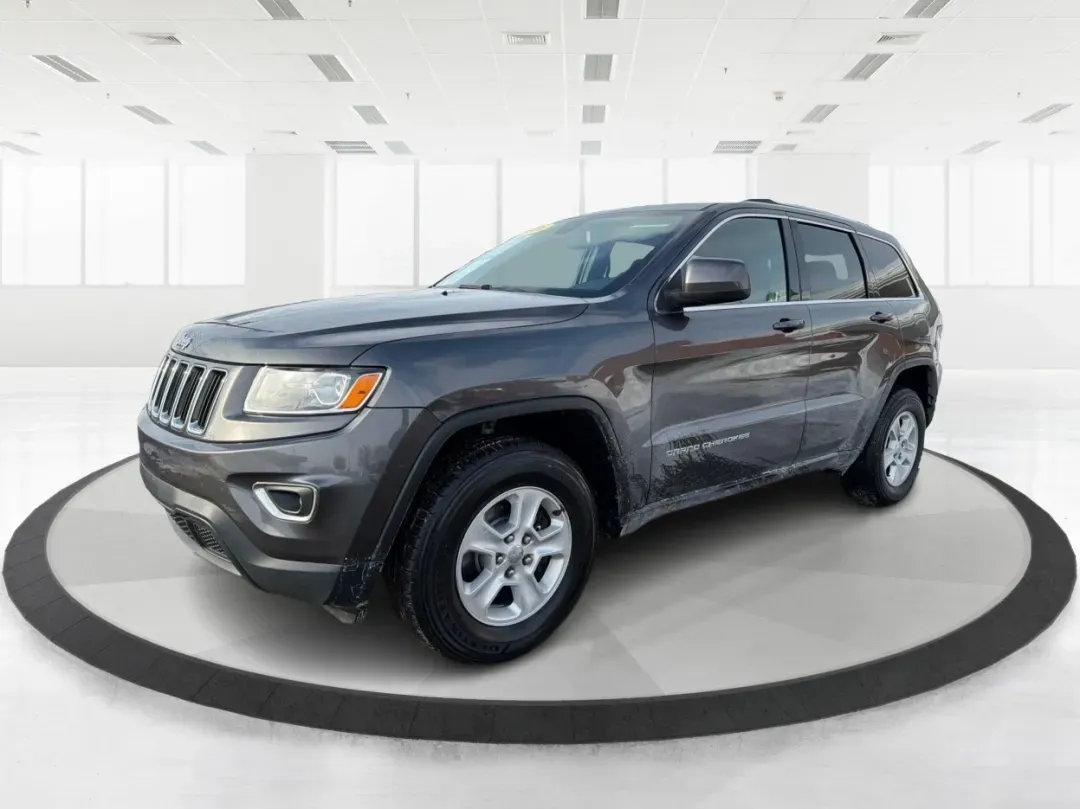 2016 Jeep Grand Cherokee Laredo (1C4RJFAG7GC) with an Pentastar 3.6L V-6 DOHC engine, located at 1230 East Main St, Xenia, OH, 45385, (937) 908-9800, 39.688026, -83.910172 - ### Experience Adventure in Comfort with the 2016 Jeep Grand Cherokee Laredo <br /> <br /> If you're seeking a vehicle that can handle everything from daily commutes to weekend getaways, look no further than the 2016 Jeep Grand Cherokee Laredo. This robust SUV is perfect for both adventurous spirits - Photo#8