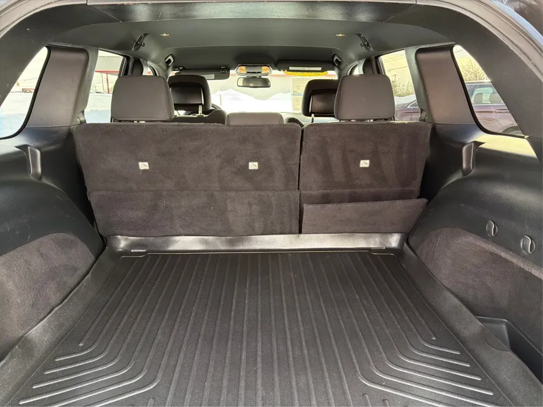 2016 Jeep Grand Cherokee Laredo (1C4RJFAG7GC) with an Pentastar 3.6L V-6 DOHC engine, located at 1230 East Main St, Xenia, OH, 45385, (937) 908-9800, 39.688026, -83.910172 - ### Experience Adventure in Comfort with the 2016 Jeep Grand Cherokee Laredo <br /> <br /> If you're seeking a vehicle that can handle everything from daily commutes to weekend getaways, look no further than the 2016 Jeep Grand Cherokee Laredo. This robust SUV is perfect for both adventurous spirits - Photo#12