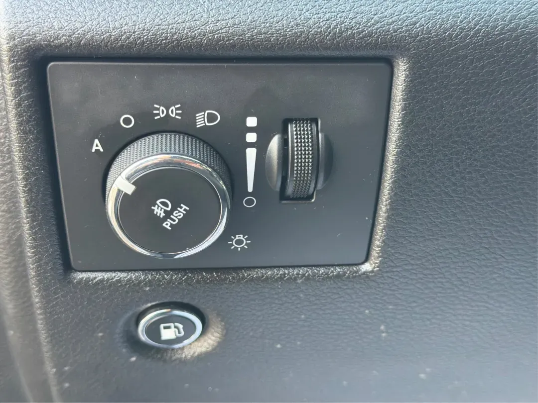 2016 Jeep Grand Cherokee Laredo (1C4RJFAG7GC) with an Pentastar 3.6L V-6 DOHC engine, located at 1230 East Main St, Xenia, OH, 45385, (937) 908-9800, 39.688026, -83.910172 - ### Experience Adventure in Comfort with the 2016 Jeep Grand Cherokee Laredo <br /> <br /> If you're seeking a vehicle that can handle everything from daily commutes to weekend getaways, look no further than the 2016 Jeep Grand Cherokee Laredo. This robust SUV is perfect for both adventurous spirits - Photo#17