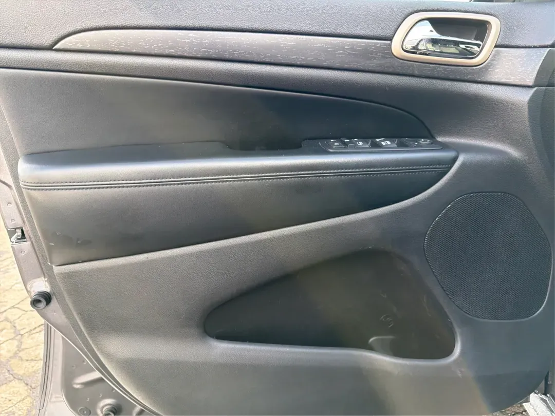 2016 Jeep Grand Cherokee Laredo (1C4RJFAG7GC) with an Pentastar 3.6L V-6 DOHC engine, located at 1230 East Main St, Xenia, OH, 45385, (937) 908-9800, 39.688026, -83.910172 - ### Experience Adventure in Comfort with the 2016 Jeep Grand Cherokee Laredo <br /> <br /> If you're seeking a vehicle that can handle everything from daily commutes to weekend getaways, look no further than the 2016 Jeep Grand Cherokee Laredo. This robust SUV is perfect for both adventurous spirits - Photo#19