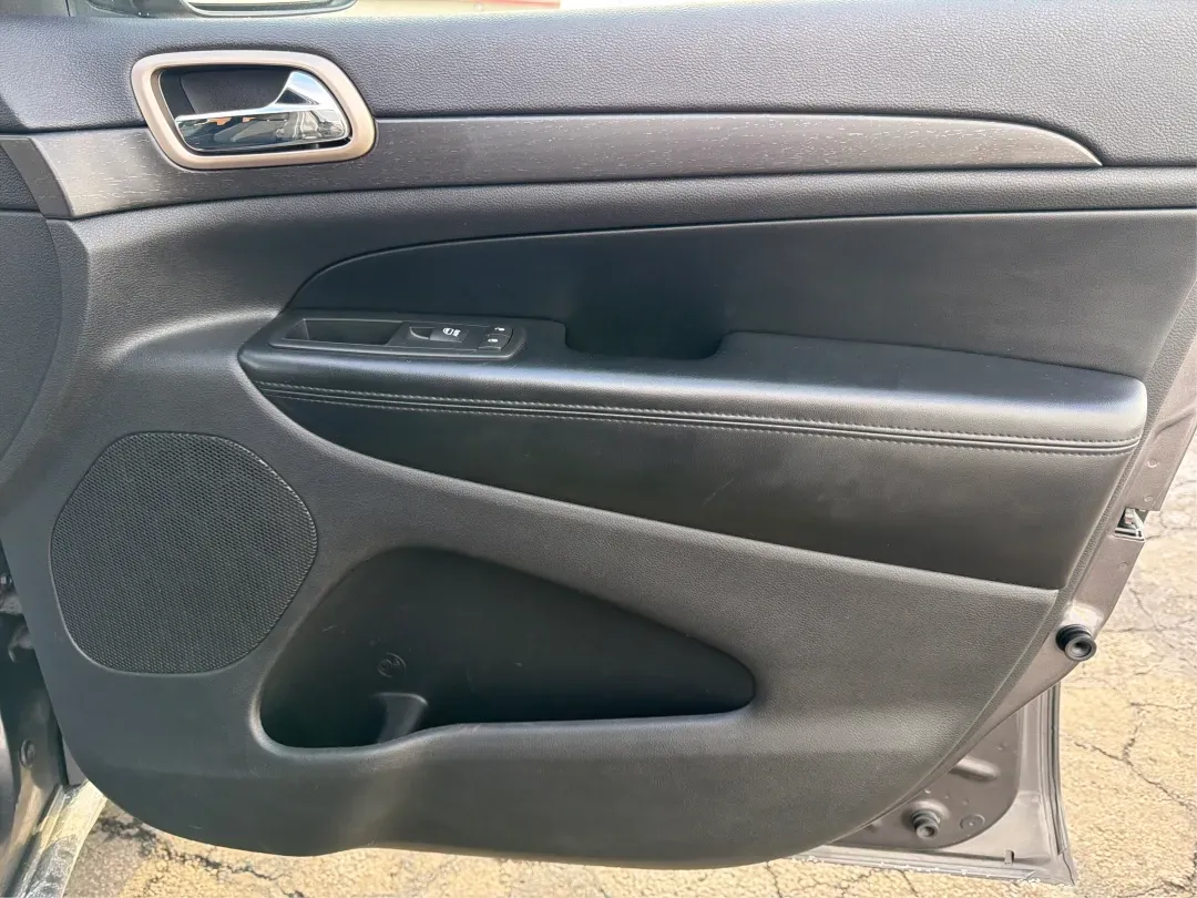 2016 Jeep Grand Cherokee Laredo (1C4RJFAG7GC) with an Pentastar 3.6L V-6 DOHC engine, located at 1230 East Main St, Xenia, OH, 45385, (937) 908-9800, 39.688026, -83.910172 - ### Experience Adventure in Comfort with the 2016 Jeep Grand Cherokee Laredo <br /> <br /> If you're seeking a vehicle that can handle everything from daily commutes to weekend getaways, look no further than the 2016 Jeep Grand Cherokee Laredo. This robust SUV is perfect for both adventurous spirits - Photo#20