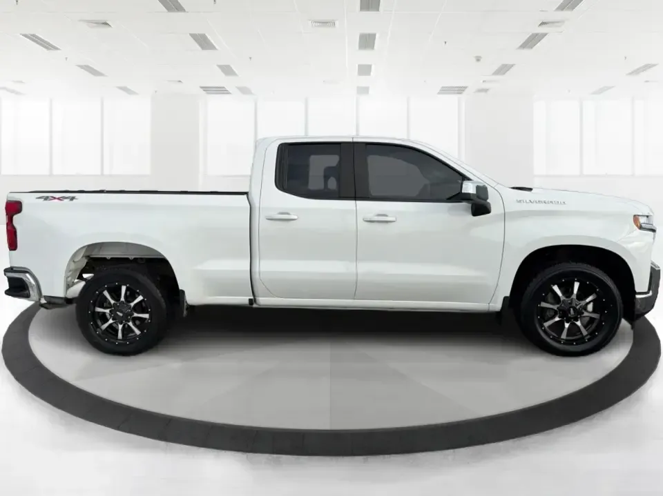 2020 Chevrolet Silverado 1500 4WD Double Cab Standard Bed LT (1GCRYDED6LZ) with an 5.3L V8 OHV 16V engine, 6A transmission, located at 8750 N County Rd 25A, Piqua, OH, 45356, (937) 908-9800, 40.164391, -84.232513 - Are you ready to tackle your next big adventure without breaking the bank? The 2020 Chevrolet Silverado 1500 at Advantage Car and Credit in Piqua, OH, is your ideal companion for weekend getaways, family outings, or simply conquering your daily commute. With its rugged capabilities and comfortable r - Photo#1
