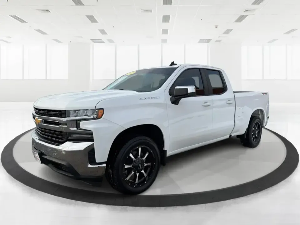 2020 Chevrolet Silverado 1500 4WD Double Cab Standard Bed LT (1GCRYDED6LZ) with an 5.3L V8 OHV 16V engine, 6A transmission, located at 8750 N County Rd 25A, Piqua, OH, 45356, (937) 908-9800, 40.164391, -84.232513 - Are you ready to tackle your next big adventure without breaking the bank? The 2020 Chevrolet Silverado 1500 at Advantage Car and Credit in Piqua, OH, is your ideal companion for weekend getaways, family outings, or simply conquering your daily commute. With its rugged capabilities and comfortable r - Photo#8