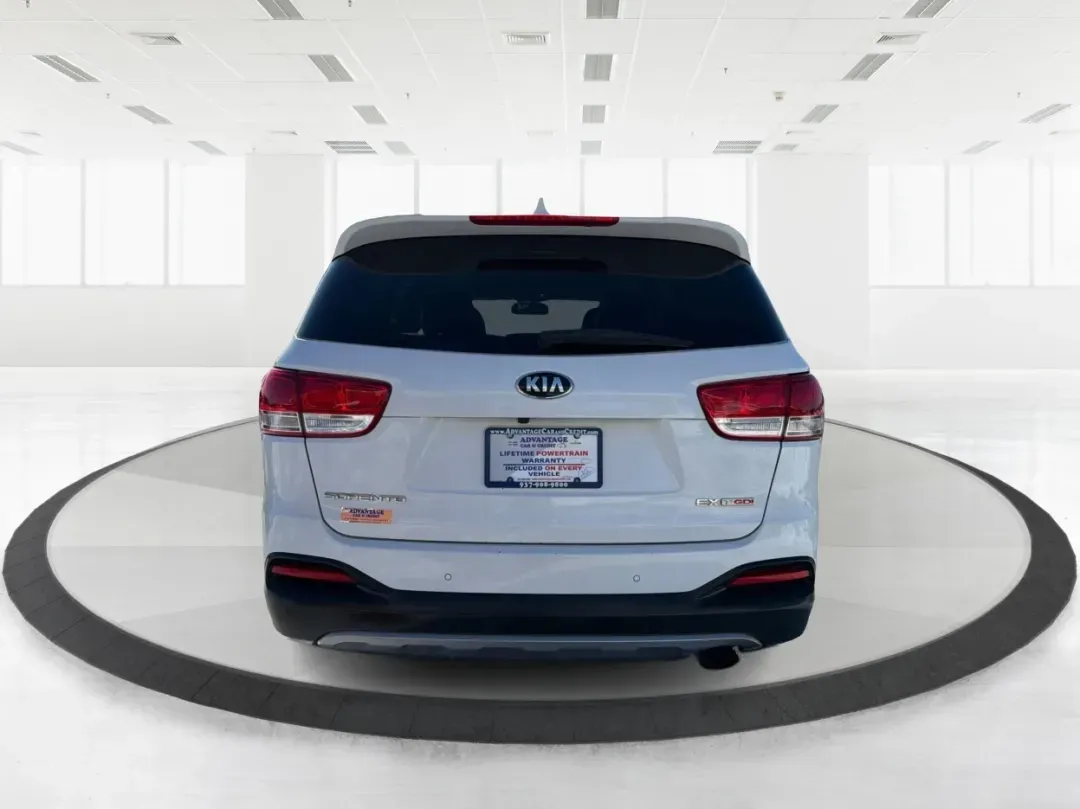 2018 Kia Sorento 2.0T EX (5XYPHDA11JG) with an 2L I-4 gasoline direct injection engine, located at 880 E. National Road, Vandalia, OH, 45377, (937) 908-9800, 39.891918, -84.183594 - Experience the freedom of adventure with the 2018 Kia Sorento EX, available at Advantage Car and Credit in Vandalia, OH! This SUV is not just a vehicle; it's a companion for families, commuters, and weekend explorers alike. With its robust features and versatile design, the Sorento is perfect for ev - Photo#3