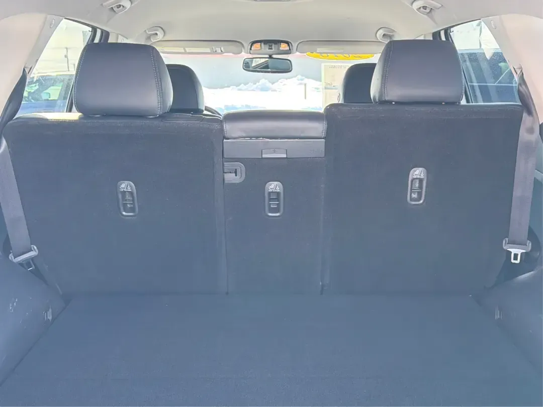 2018 Kia Sorento 2.0T EX (5XYPHDA11JG) with an 2L I-4 gasoline direct injection engine, 6A transmission, located at 8750 N County Rd 25A, Piqua, OH, 45356, (937) 908-9800, 40.164391, -84.232513 - Experience the freedom of adventure with the 2018 Kia Sorento EX, available at Advantage Car and Credit in Vandalia, OH! This SUV is not just a vehicle; it's a companion for families, commuters, and weekend explorers alike. With its robust features and versatile design, the Sorento is perfect for ev - Photo#12