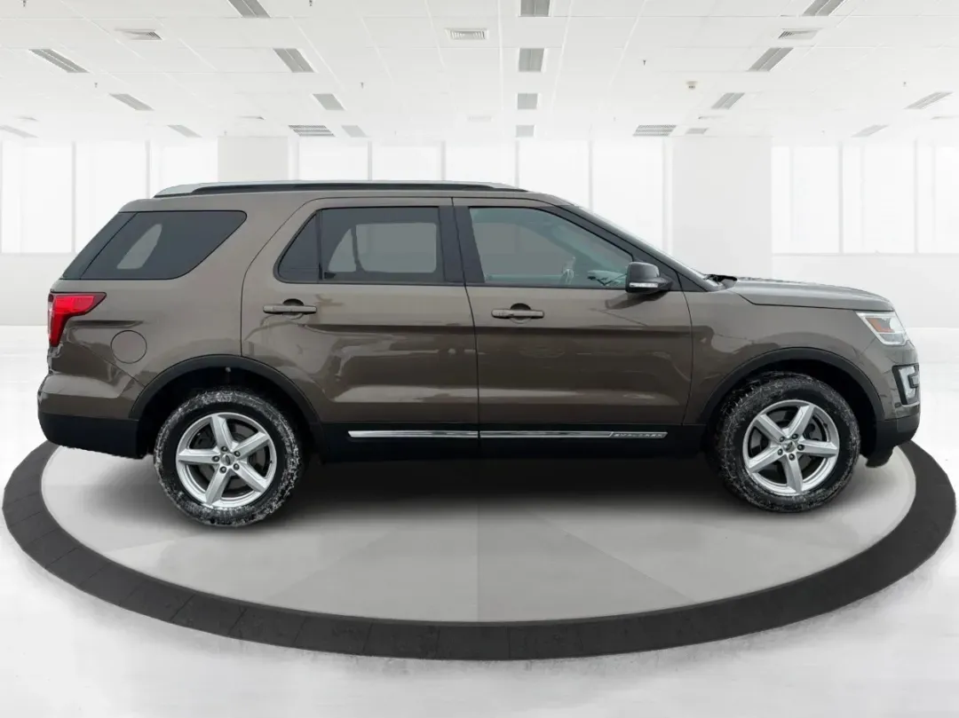 2016 Ford Explorer XLT (1FM5K8D89GG) with an EcoBoost 2.3L I-4 gasoline direct injection engine, located at 1951 S Dayton Lakeview Rd., New Carlisle, OH, 45344, (937) 908-9800, 39.890999, -84.050255 - Looking for a versatile and reliable vehicle that can accommodate your family adventures, weekend getaways, and daily commutes? Look no further than the 2016 Ford Explorer XLT, available now at Advantage Car and Credit in New Carlisle, OH. With a spacious interior and advanced technology features, t - Photo#1