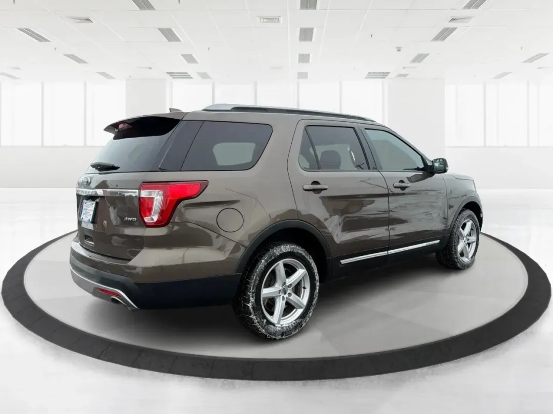 2016 Ford Explorer XLT (1FM5K8D89GG) with an EcoBoost 2.3L I-4 gasoline direct injection engine, located at 1951 S Dayton Lakeview Rd., New Carlisle, OH, 45344, (937) 908-9800, 39.890999, -84.050255 - Looking for a versatile and reliable vehicle that can accommodate your family adventures, weekend getaways, and daily commutes? Look no further than the 2016 Ford Explorer XLT, available now at Advantage Car and Credit in New Carlisle, OH. With a spacious interior and advanced technology features, t - Photo#2