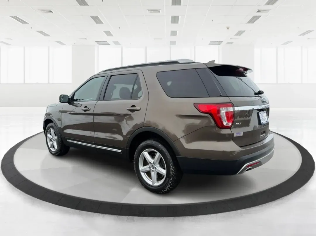 2016 Ford Explorer XLT (1FM5K8D89GG) with an EcoBoost 2.3L I-4 gasoline direct injection engine, located at 1951 S Dayton Lakeview Rd., New Carlisle, OH, 45344, (937) 908-9800, 39.890999, -84.050255 - Looking for a versatile and reliable vehicle that can accommodate your family adventures, weekend getaways, and daily commutes? Look no further than the 2016 Ford Explorer XLT, available now at Advantage Car and Credit in New Carlisle, OH. With a spacious interior and advanced technology features, t - Photo#4