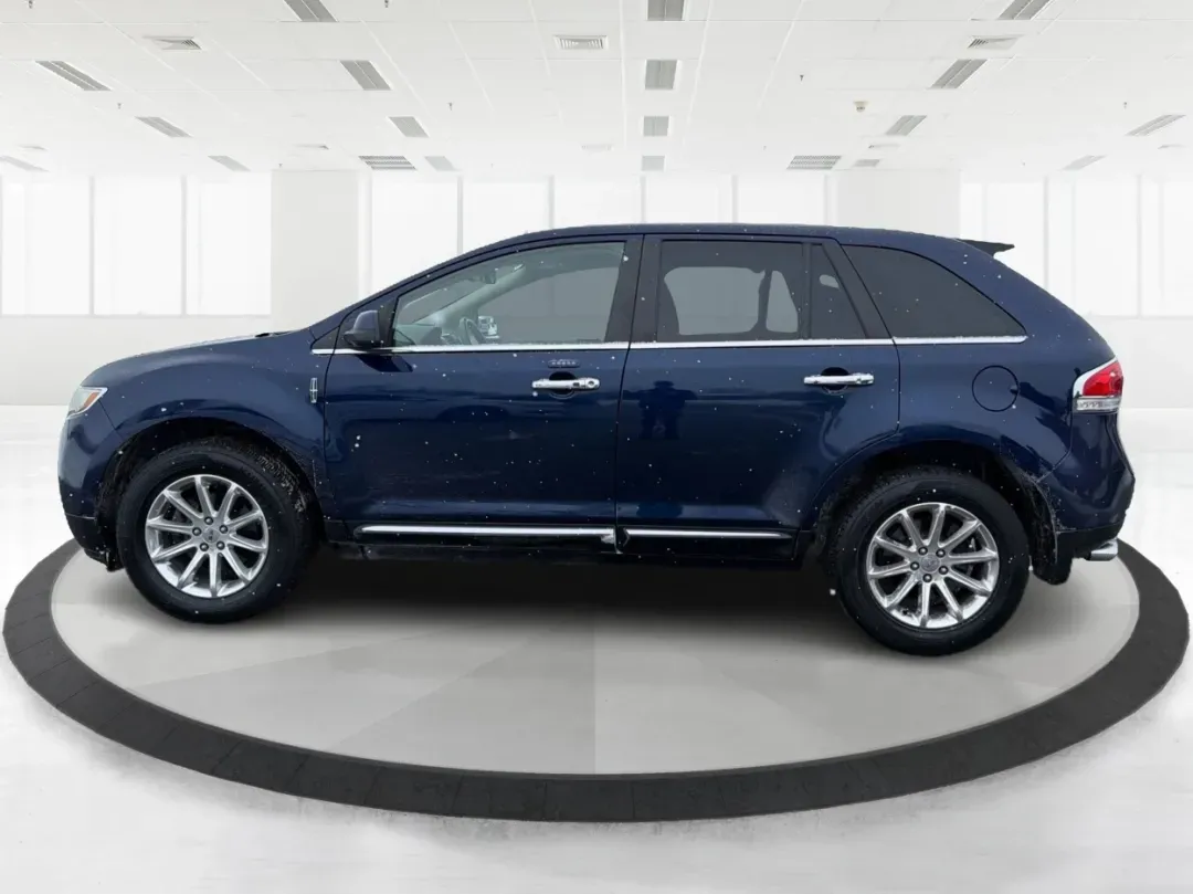 2011 Lincoln MKX Base (2LMDJ6JK8BB) with an Other engine, located at 8750 N County Rd 25A, Piqua, OH, 45356, (937) 908-9800, 40.164391, -84.232513 - **Discover Comfort and Style with This 2011 Lincoln MKX at Advantage Car and Credit - Piqua!**<br /> <br /> Are you in the market for a vehicle that perfectly combines luxury, comfort, and versatility? Look no further! The 2011 Lincoln MKX is the ideal choice for growing families, busy professionals - Photo#5