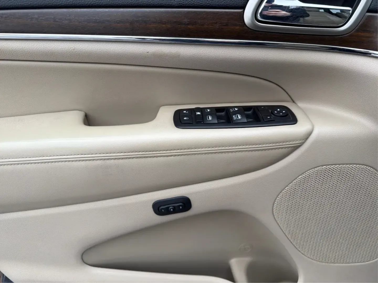 2015 Jeep Grand Cherokee Limited (1C4RJFBG1FC) with an Other engine, located at 1099 N County Rd 25A, Troy, OH, 45373, (937) 908-9800, 40.057079, -84.212883 - Are you ready to elevate your driving experience? Whether you're tackling the daily commute, embarking on family road trips, or exploring off-the-beaten-path adventures, the 2015 Jeep Grand Cherokee Limited is your ultimate companion. This rugged yet refined SUV combines luxury and functionality, ma - Photo#19