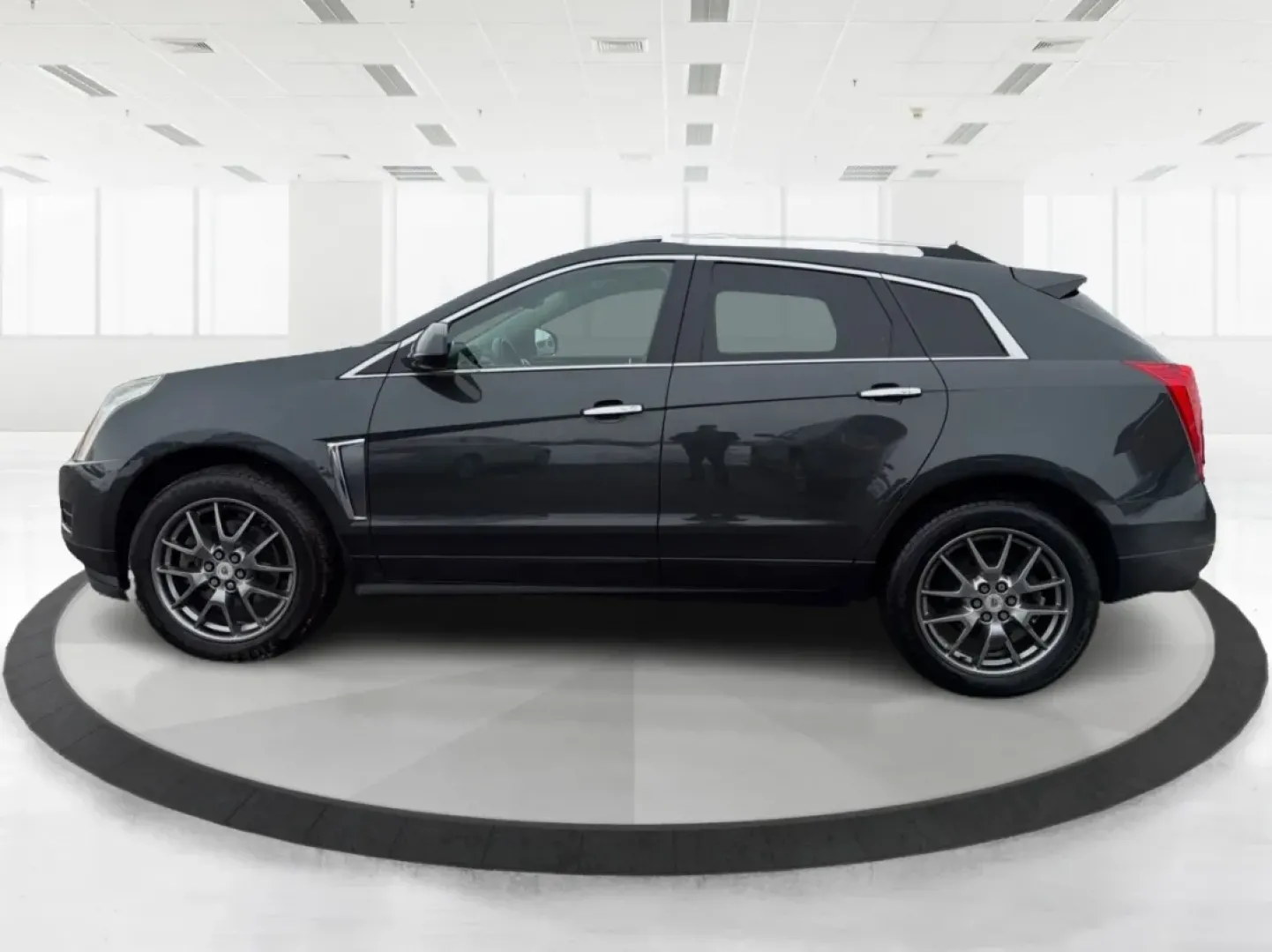 2014 Cadillac SRX Luxury Collection (3GYFNEE33ES) with an 3.6L V-6 gasoline direct injection engine, located at 1184 Kauffman Ave, Fairborn, OH, 45324, (937) 908-9800, 39.807072, -84.030914 - **Discover the Perfect Adventure Companion: 2014 Cadillac SRX Luxury Collection at Advantage Car and Credit - Fairborn**<br /> <br /> Are you ready to elevate your driving experience? Whether you're navigating the bustling streets of Fairborn, embarking on a weekend getaway, or transporting the kids - Photo#5