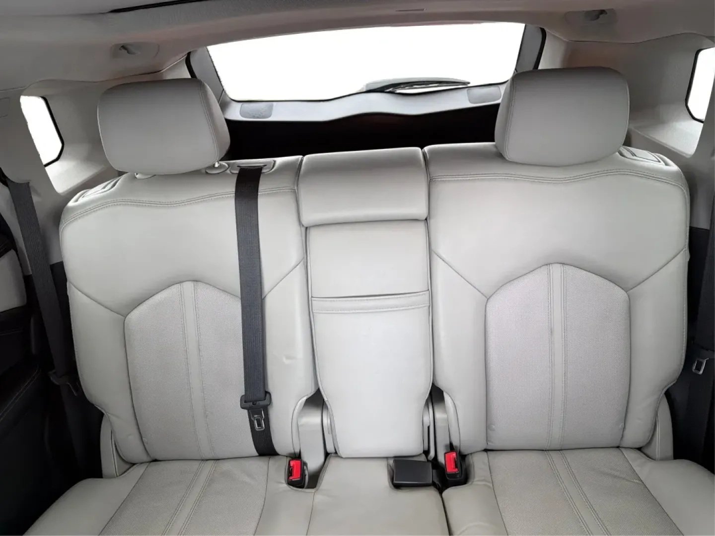 2014 Cadillac SRX Luxury Collection (3GYFNEE33ES) with an 3.6L V-6 gasoline direct injection engine, located at 1184 Kauffman Ave, Fairborn, OH, 45324, (937) 908-9800, 39.807072, -84.030914 - **Discover the Perfect Adventure Companion: 2014 Cadillac SRX Luxury Collection at Advantage Car and Credit - Fairborn**<br /> <br /> Are you ready to elevate your driving experience? Whether you're navigating the bustling streets of Fairborn, embarking on a weekend getaway, or transporting the kids - Photo#14