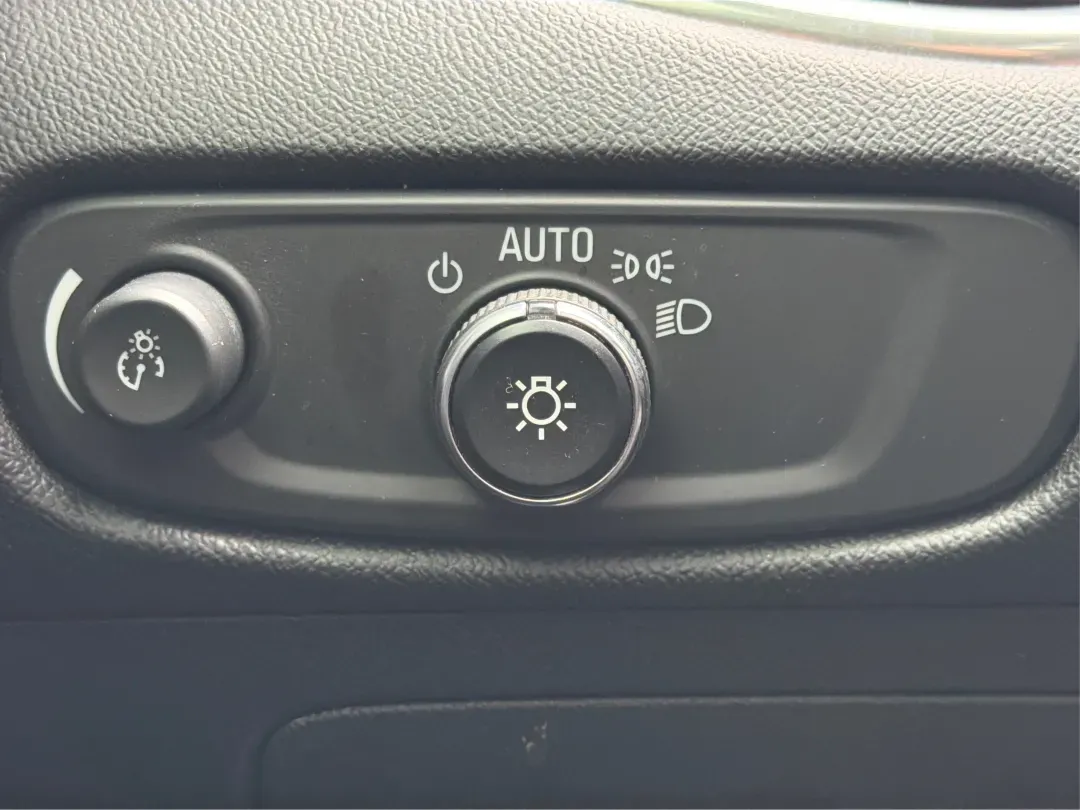 2020 Chevrolet Malibu FWD LT (1G1ZD5ST9LF) with an ECOTEC 1.5L I-4 gasoline direct injection engine, located at 1184 Kauffman Ave, Fairborn, OH, 45324, (937) 908-9800, 39.807072, -84.030914 - ### Discover the 2020 Chevrolet Malibu LT: Your Perfect Commuter and Family Sedan!<br /> <br /> Are you searching for a reliable vehicle that blends comfort and efficiency for your daily commute or family outings? Look no further than the 2020 Chevrolet Malibu LT available at Advantage Car and Credi - Photo#17