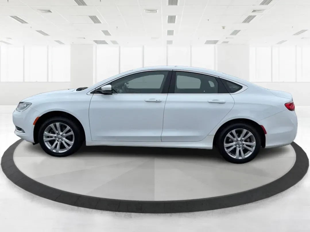 2015 Chrysler 200 Limited (1C3CCCAB2FN) with an 3.6L V-6 DOHC engine, located at 1184 Kauffman Ave, Fairborn, OH, 45324, (937) 908-9800, 39.807072, -84.030914 - Are you in the market for a reliable sedan that seamlessly blends comfort, performance, and style? Look no further! At Advantage Car and Credit in Fairborn, OH, we present a fantastic opportunity for you to own the 2015 Chrysler 200 Limited. This vehicle is not just a car; it's your perfect companio - Photo#5