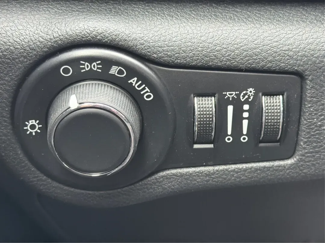 2015 Chrysler 200 Limited (1C3CCCAB2FN) with an 3.6L V-6 DOHC engine, located at 1184 Kauffman Ave, Fairborn, OH, 45324, (937) 908-9800, 39.807072, -84.030914 - Are you in the market for a reliable sedan that seamlessly blends comfort, performance, and style? Look no further! At Advantage Car and Credit in Fairborn, OH, we present a fantastic opportunity for you to own the 2015 Chrysler 200 Limited. This vehicle is not just a car; it's your perfect companio - Photo#17