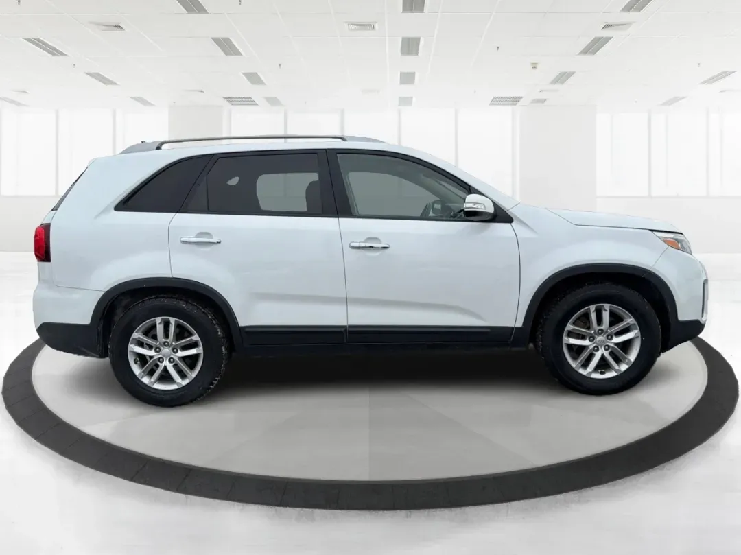 2014 Kia Sorento LX (5XYKT3A64EG) with an 2.4L I-4 gasoline direct injection engine, located at 1099 N County Rd 25A, Troy, OH, 45373, (937) 908-9800, 40.057079, -84.212883 - **Discover the 2014 Kia Sorento LX: Your Family's Perfect Adventure Companion!**<br /> <br /> Are you searching for a reliable SUV that effortlessly blends comfort, style, and functionality? Look no further than the 2014 Kia Sorento LX, available at Advantage Car and Credit in Troy, OH. This spaciou - Photo#1