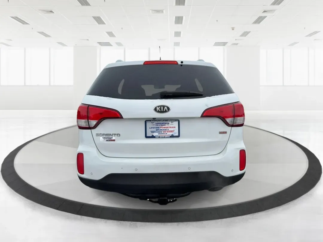 2014 Kia Sorento LX (5XYKT3A64EG) with an 2.4L I-4 gasoline direct injection engine, located at 1099 N County Rd 25A, Troy, OH, 45373, (937) 908-9800, 40.057079, -84.212883 - **Discover the 2014 Kia Sorento LX: Your Family's Perfect Adventure Companion!**<br /> <br /> Are you searching for a reliable SUV that effortlessly blends comfort, style, and functionality? Look no further than the 2014 Kia Sorento LX, available at Advantage Car and Credit in Troy, OH. This spaciou - Photo#3