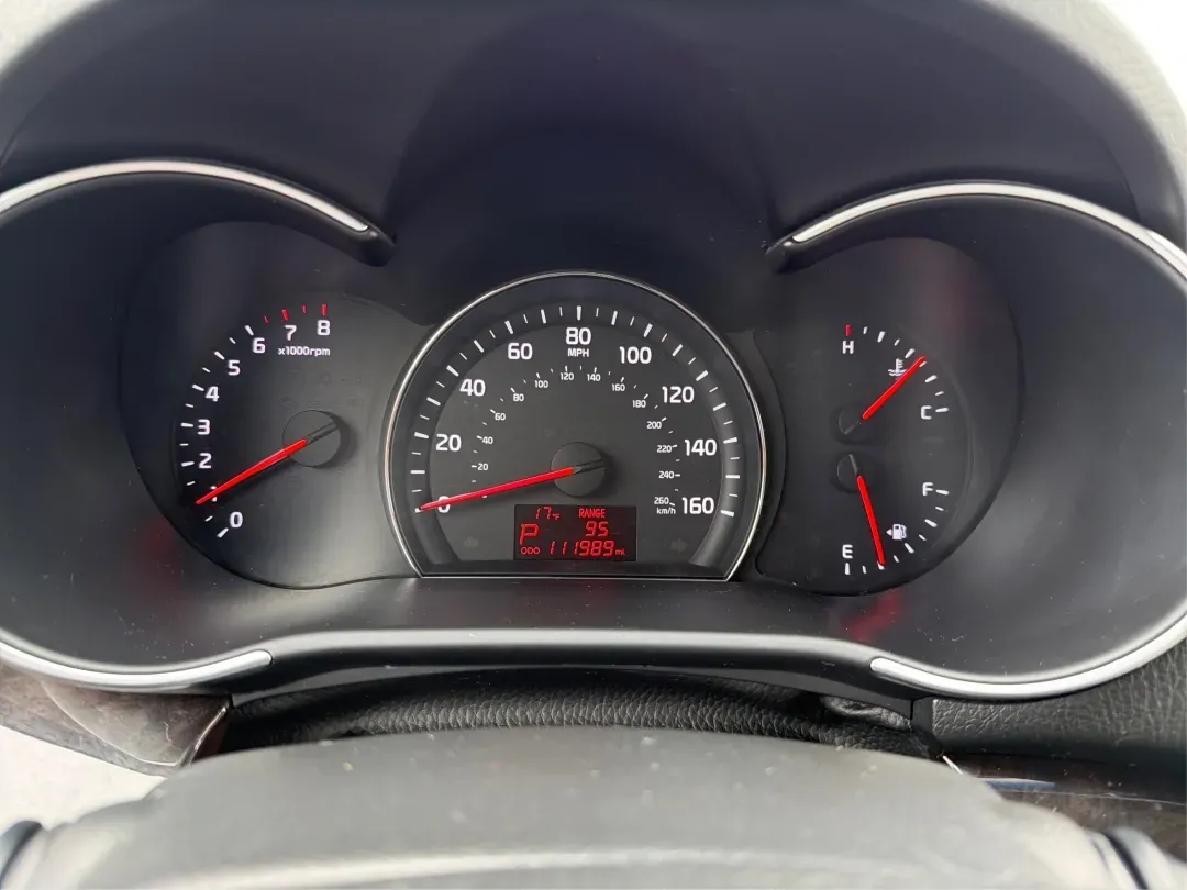 2014 Kia Sorento LX (5XYKT3A64EG) with an 2.4L I-4 gasoline direct injection engine, located at 1099 N County Rd 25A, Troy, OH, 45373, (937) 908-9800, 40.057079, -84.212883 - **Discover the 2014 Kia Sorento LX: Your Family's Perfect Adventure Companion!**<br /> <br /> Are you searching for a reliable SUV that effortlessly blends comfort, style, and functionality? Look no further than the 2014 Kia Sorento LX, available at Advantage Car and Credit in Troy, OH. This spaciou - Photo#15