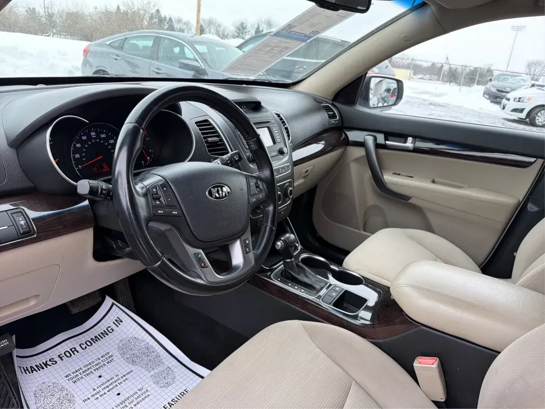 2014 Kia Sorento LX (5XYKT3A64EG) with an 2.4L I-4 gasoline direct injection engine, 6-Speed Automatic transmission, located at 880 E. National Road, Vandalia, OH, 45377, (937) 908-9800, 39.891918, -84.183594 - **Discover the 2014 Kia Sorento LX: Your Family's Perfect Adventure Companion!**<br /> <br /> Are you searching for a reliable SUV that effortlessly blends comfort, style, and functionality? Look no further than the 2014 Kia Sorento LX, available at Advantage Car and Credit in Troy, OH. This spaciou - Photo#9