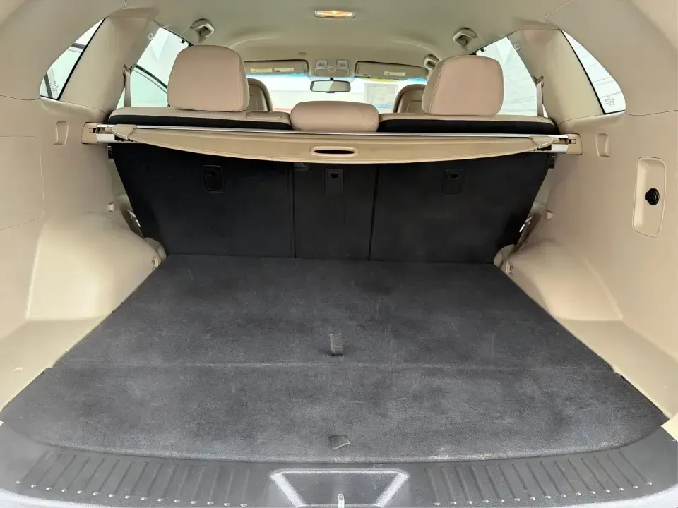 2014 Kia Sorento LX (5XYKT3A64EG) with an 2.4L I-4 gasoline direct injection engine, 6-Speed Automatic transmission, located at 4508 South Dixie Dr, Moraine, OH, 45439, (937) 908-9800, 39.689976, -84.218452 - **Discover the 2014 Kia Sorento LX: Your Family's Perfect Adventure Companion!**<br /> <br /> Are you searching for a reliable SUV that effortlessly blends comfort, style, and functionality? Look no further than the 2014 Kia Sorento LX, available at Advantage Car and Credit in Troy, OH. This spaciou - Photo#11