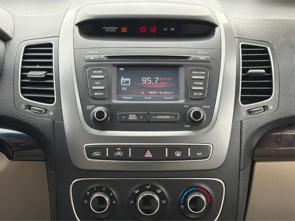 2014 Kia Sorento LX (5XYKT3A64EG) with an 2.4L I-4 gasoline direct injection engine, 6-Speed Automatic transmission, located at 4508 South Dixie Dr, Moraine, OH, 45439, (937) 908-9800, 39.689976, -84.218452 - **Discover the 2014 Kia Sorento LX: Your Family's Perfect Adventure Companion!**<br /> <br /> Are you searching for a reliable SUV that effortlessly blends comfort, style, and functionality? Look no further than the 2014 Kia Sorento LX, available at Advantage Car and Credit in Troy, OH. This spaciou - Photo#12