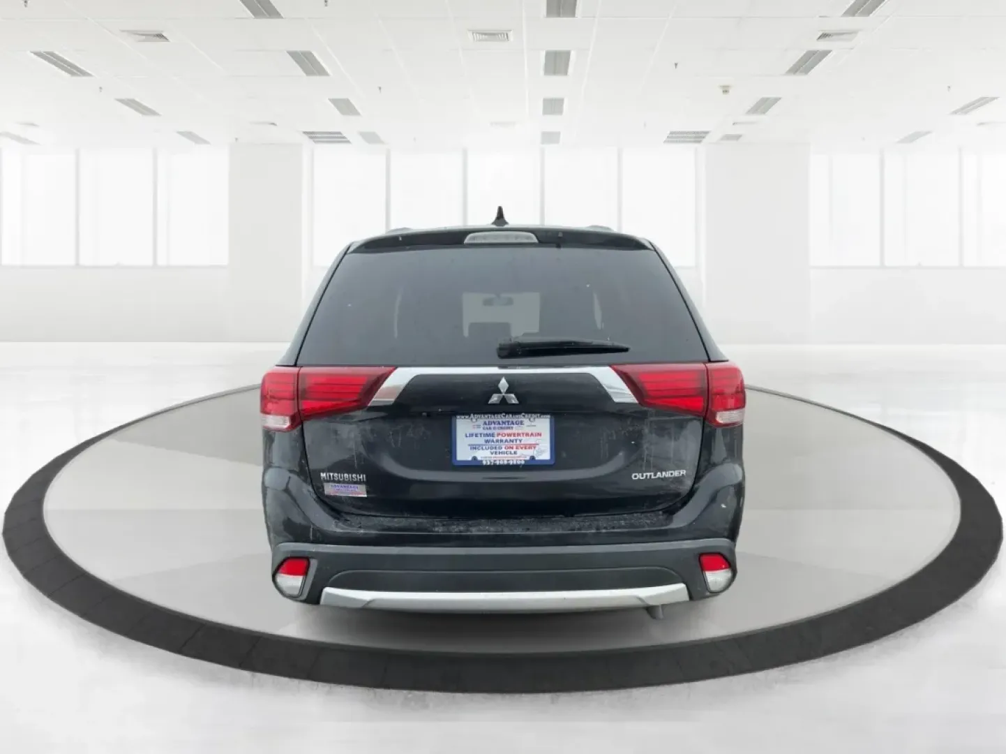 2017 Mitsubishi Outlander ES (JA4AD2A35HZ) with an 2.4L I-4 variable valve control engine, located at 1184 Kauffman Ave, Fairborn, OH, 45324, (937) 908-9800, 39.807072, -84.030914 - 2017 Mitsubishi Outlander ES - Photo#3