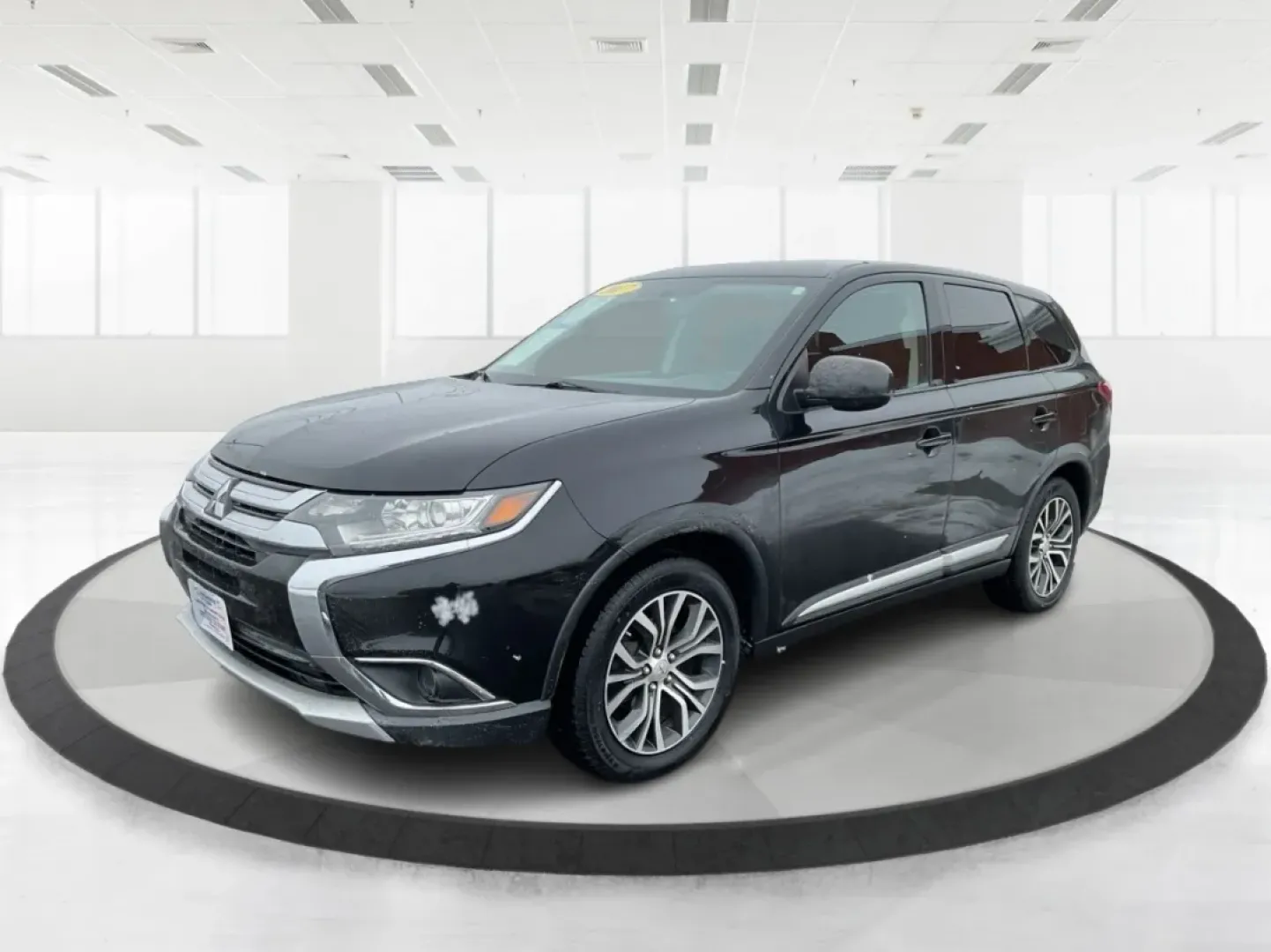 2017 Mitsubishi Outlander ES (JA4AD2A35HZ) with an 2.4L I-4 variable valve control engine, located at 1184 Kauffman Ave, Fairborn, OH, 45324, (937) 908-9800, 39.807072, -84.030914 - 2017 Mitsubishi Outlander ES - Photo#8
