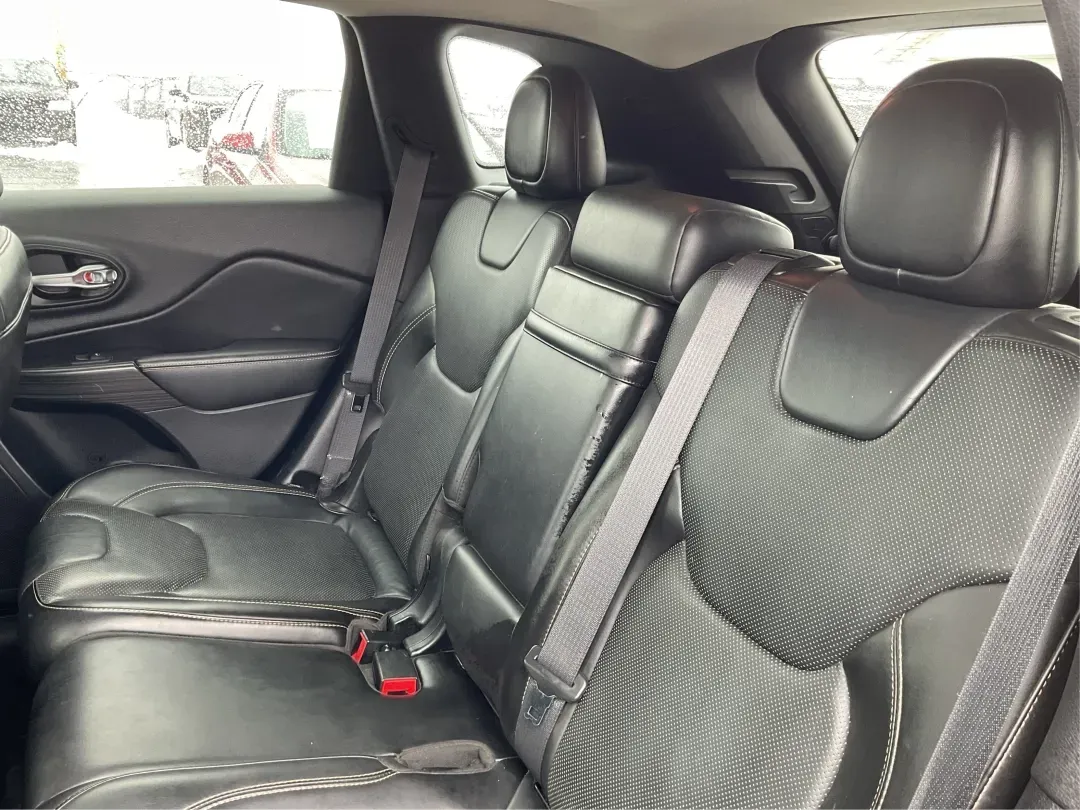 2015 Jeep Cherokee Limited (1C4PJMDS8FW) with an Other engine, located at 1184 Kauffman Ave, Fairborn, OH, 45324, (937) 908-9800, 39.807072, -84.030914 - Need a dependable SUV that can handle Ohio weather, busy commutes, and spontaneous weekend escapes without draining your budget? This 2015 Jeep Cherokee Limited 4WD in Deep Cherry Red Crystal Pearlcoat is built for real life in Fairborn-whether you're shuttling kids to activities, commuting toward W - Photo#10