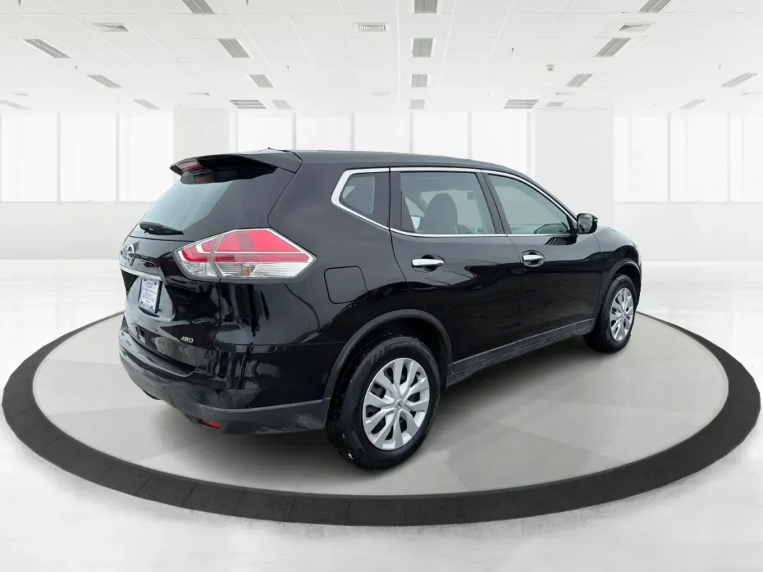 2015 Nissan Rogue S (KNMAT2MV8FP) with an 2.5L I-4 DOHC engine, located at 880 E. National Road, Vandalia, OH, 45377, (937) 908-9800, 39.891918, -84.183594 - **Discover Your Next Adventure with the 2015 Nissan Rogue at Advantage Car and Credit - Vandalia!**<br /> <br /> Are you ready to elevate your driving experience? Whether you're a growing family in need of a reliable vehicle, a commuter craving comfort, or an adventure-seeker looking for your next r - Photo#2