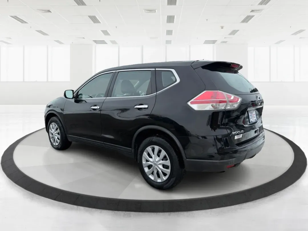 2015 Nissan Rogue S (KNMAT2MV8FP) with an 2.5L I-4 DOHC engine, located at 880 E. National Road, Vandalia, OH, 45377, (937) 908-9800, 39.891918, -84.183594 - **Discover Your Next Adventure with the 2015 Nissan Rogue at Advantage Car and Credit - Vandalia!**<br /> <br /> Are you ready to elevate your driving experience? Whether you're a growing family in need of a reliable vehicle, a commuter craving comfort, or an adventure-seeker looking for your next r - Photo#4