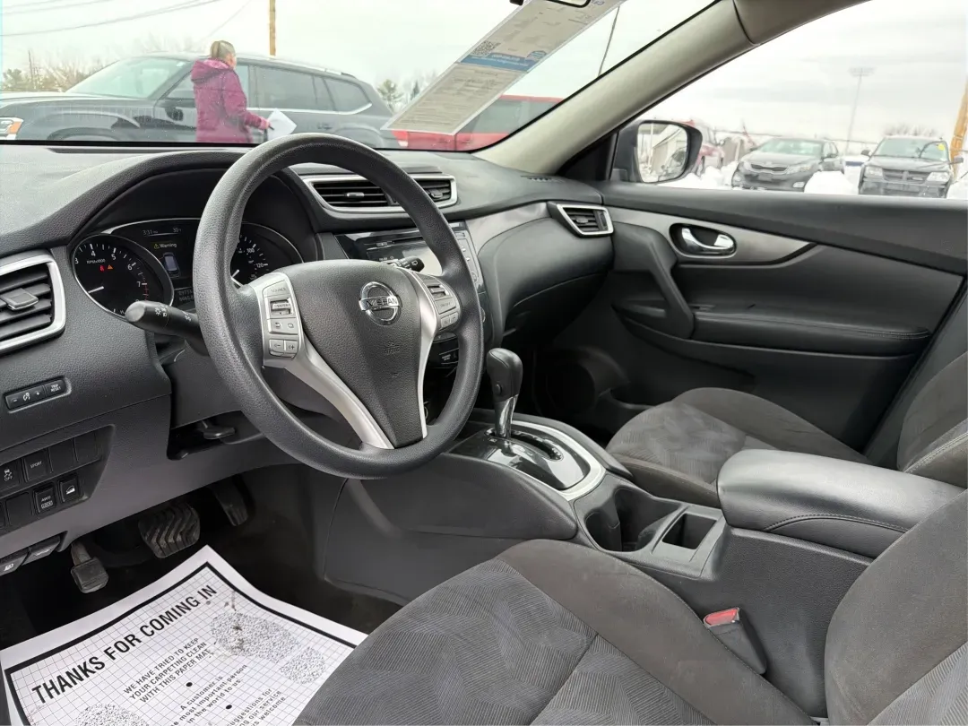 2015 Nissan Rogue S (KNMAT2MV8FP) with an 2.5L I-4 DOHC engine, located at 880 E. National Road, Vandalia, OH, 45377, (937) 908-9800, 39.891918, -84.183594 - **Discover Your Next Adventure with the 2015 Nissan Rogue at Advantage Car and Credit - Vandalia!**<br /> <br /> Are you ready to elevate your driving experience? Whether you're a growing family in need of a reliable vehicle, a commuter craving comfort, or an adventure-seeker looking for your next r - Photo#9