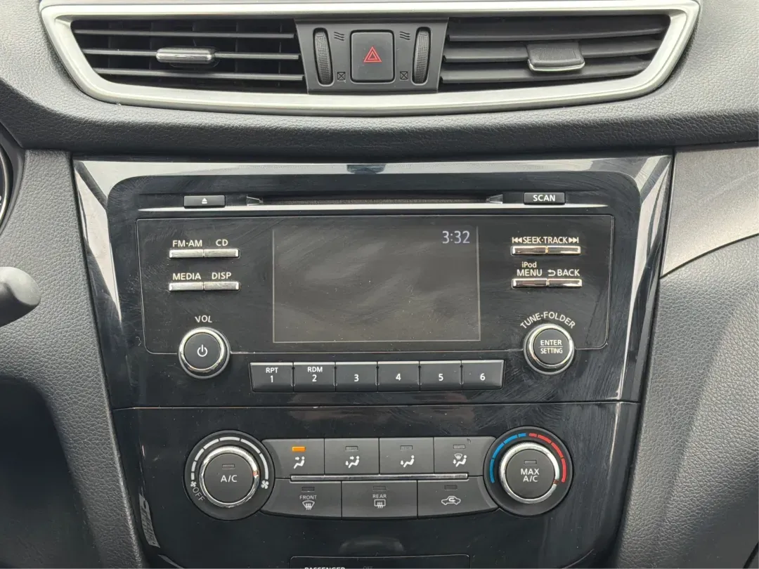 2015 Nissan Rogue S (KNMAT2MV8FP) with an 2.5L I-4 DOHC engine, located at 880 E. National Road, Vandalia, OH, 45377, (937) 908-9800, 39.891918, -84.183594 - **Discover Your Next Adventure with the 2015 Nissan Rogue at Advantage Car and Credit - Vandalia!**<br /> <br /> Are you ready to elevate your driving experience? Whether you're a growing family in need of a reliable vehicle, a commuter craving comfort, or an adventure-seeker looking for your next r - Photo#13