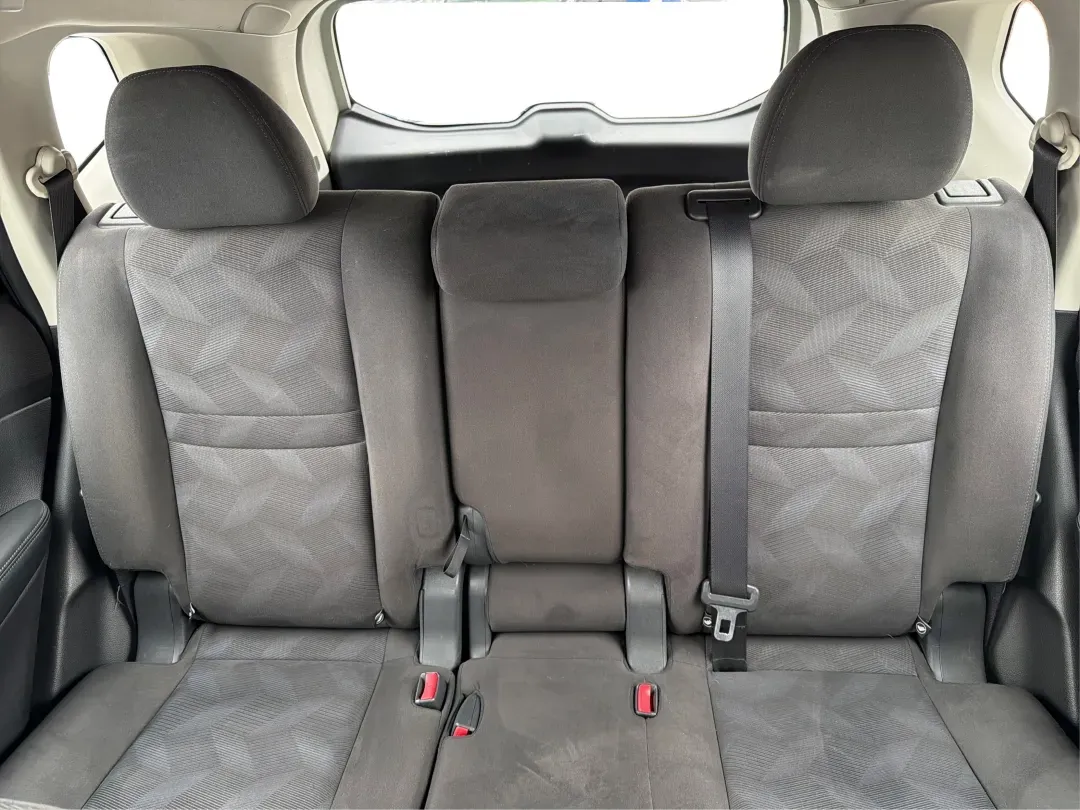 2015 Nissan Rogue S (KNMAT2MV8FP) with an 2.5L I-4 DOHC engine, located at 880 E. National Road, Vandalia, OH, 45377, (937) 908-9800, 39.891918, -84.183594 - **Discover Your Next Adventure with the 2015 Nissan Rogue at Advantage Car and Credit - Vandalia!**<br /> <br /> Are you ready to elevate your driving experience? Whether you're a growing family in need of a reliable vehicle, a commuter craving comfort, or an adventure-seeker looking for your next r - Photo#14