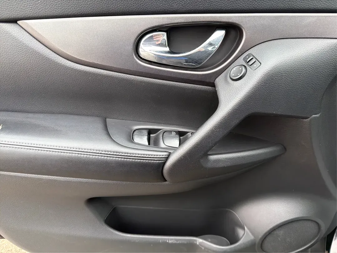 2015 Nissan Rogue S (KNMAT2MV8FP) with an 2.5L I-4 DOHC engine, located at 880 E. National Road, Vandalia, OH, 45377, (937) 908-9800, 39.891918, -84.183594 - **Discover Your Next Adventure with the 2015 Nissan Rogue at Advantage Car and Credit - Vandalia!**<br /> <br /> Are you ready to elevate your driving experience? Whether you're a growing family in need of a reliable vehicle, a commuter craving comfort, or an adventure-seeker looking for your next r - Photo#17