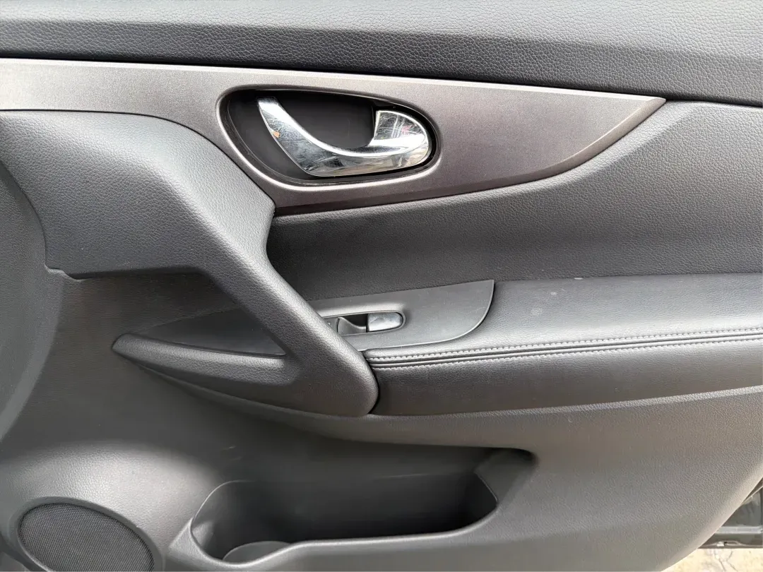 2015 Nissan Rogue S (KNMAT2MV8FP) with an 2.5L I-4 DOHC engine, located at 880 E. National Road, Vandalia, OH, 45377, (937) 908-9800, 39.891918, -84.183594 - **Discover Your Next Adventure with the 2015 Nissan Rogue at Advantage Car and Credit - Vandalia!**<br /> <br /> Are you ready to elevate your driving experience? Whether you're a growing family in need of a reliable vehicle, a commuter craving comfort, or an adventure-seeker looking for your next r - Photo#18