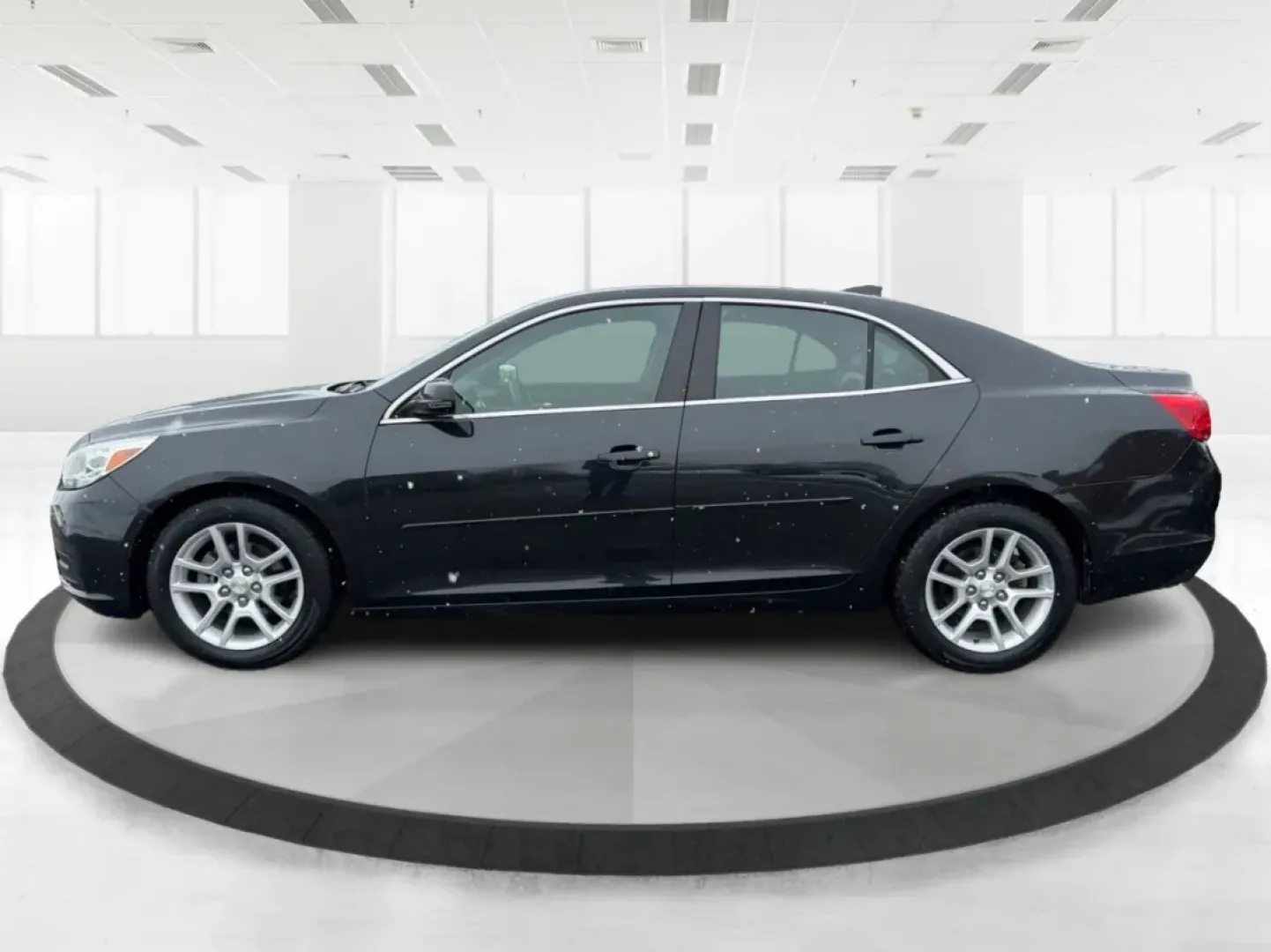 2015 Chevrolet Malibu 1LT (1G11C5SL8FF) with an ECOTEC 2.5L I-4 gasoline direct injection engine, located at 4508 South Dixie Dr, Moraine, OH, 45439, (937) 908-9800, 39.689976, -84.218452 - Need a dependable sedan for the daily commute down I75, school drop-offs near West Carrollton, or quick errands along South Dixie Drive-without the stress of traditional bank hurdles? This 2015 Chevrolet Malibu 1LT is a smart, comfortable choice for real life in the Dayton area, offering efficient p - Photo#5