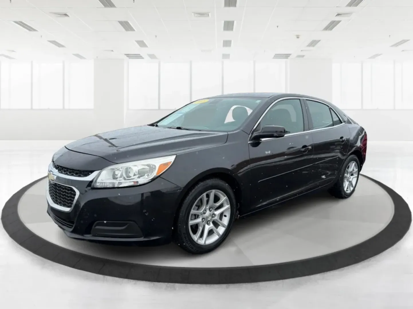 2015 Chevrolet Malibu 1LT (1G11C5SL8FF) with an ECOTEC 2.5L I-4 gasoline direct injection engine, located at 4508 South Dixie Dr, Moraine, OH, 45439, (937) 908-9800, 39.689976, -84.218452 - Need a dependable sedan for the daily commute down I75, school drop-offs near West Carrollton, or quick errands along South Dixie Drive-without the stress of traditional bank hurdles? This 2015 Chevrolet Malibu 1LT is a smart, comfortable choice for real life in the Dayton area, offering efficient p - Photo#8