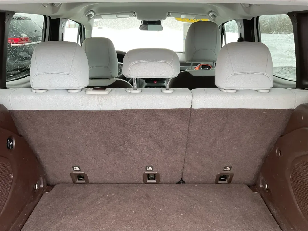 2015 Jeep Renegade Latitude (ZACCJBBT4FP) with an Other engine, located at 1230 East Main St, Xenia, OH, 45385, (937) 908-9800, 39.688026, -83.910172 - Ready for a life that doesn't stop when the pavement ends? This 2015 Jeep Renegade Latitude 4WD in Alpine White is built for the Xenia lifestyle-weekday commutes down US-35, quick runs to grocery stores near downtown, and spontaneous weekend getaways to Caesar Creek State Park or John Bryan State Pa - Photo#12