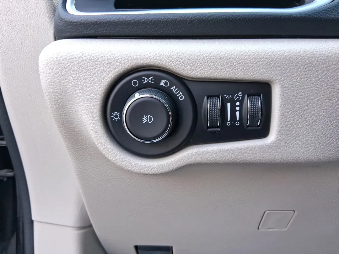 2017 Chrysler Pacifica Touring-L Plus (2C4RC1EG7HR) with an Pentastar 3.6L V-6 DOHC engine, located at 1951 S Dayton Lakeview Rd., New Carlisle, OH, 45344, (937) 908-9800, 39.890999, -84.050255 - Load up the kids, the gear, and the playlist-this 2017 Chrysler Pacifica Touring-L Plus is built for real life in New Carlisle, from school drop-offs and long commutes to weekend trips out toward Buck Creek State Park. If you've been hunting for a comfortable, family-ready passenger van with premium - Photo#16