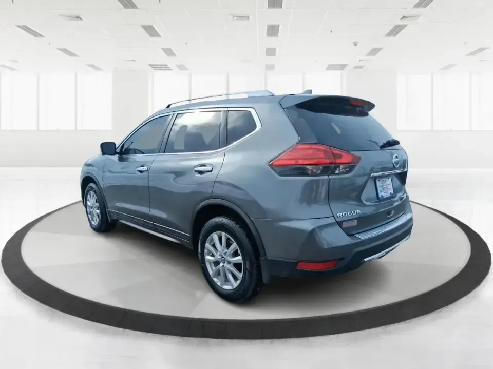 2017 Nissan Rogue SV (5N1AT2MV9HC) with an 2.5L I-4 DOHC engine, CVT transmission, located at 1184 Kauffman Ave, Fairborn, OH, 45324, (937) 908-9800, 39.807072, -84.030914 - 2017 Nissan Rogue SV - Photo#4