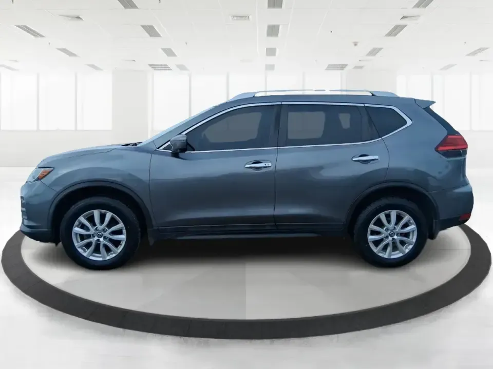 2017 Nissan Rogue SV (5N1AT2MV9HC) with an 2.5L I-4 DOHC engine, CVT transmission, located at 1184 Kauffman Ave, Fairborn, OH, 45324, (937) 908-9800, 39.807072, -84.030914 - 2017 Nissan Rogue SV - Photo#5