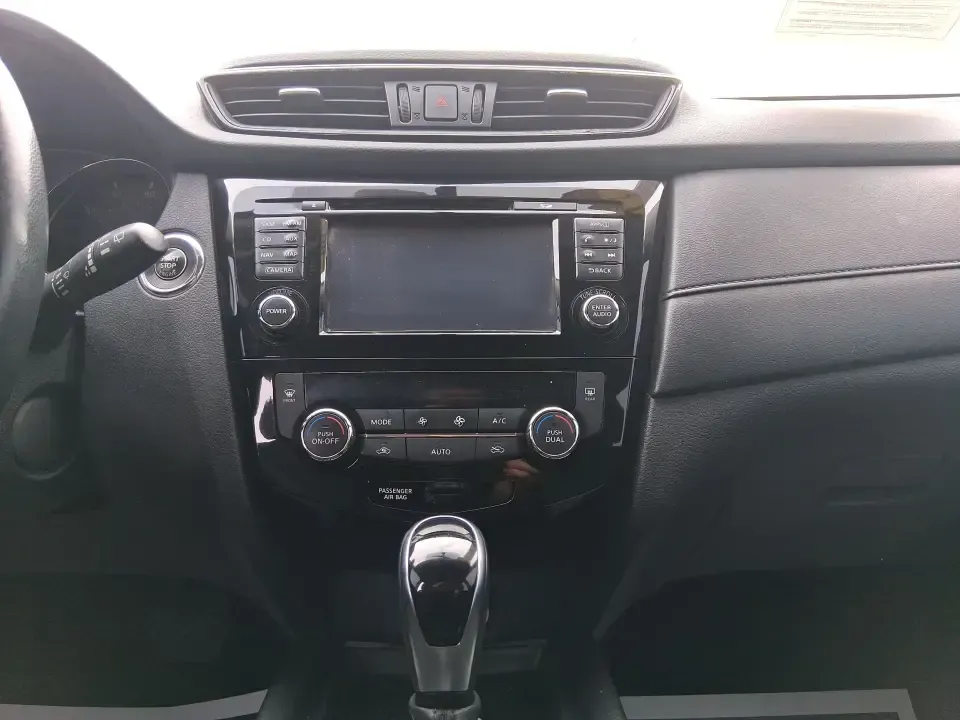 2017 Nissan Rogue SV (5N1AT2MV9HC) with an 2.5L I-4 DOHC engine, CVT transmission, located at 1184 Kauffman Ave, Fairborn, OH, 45324, (937) 908-9800, 39.807072, -84.030914 - 2017 Nissan Rogue SV - Photo#13