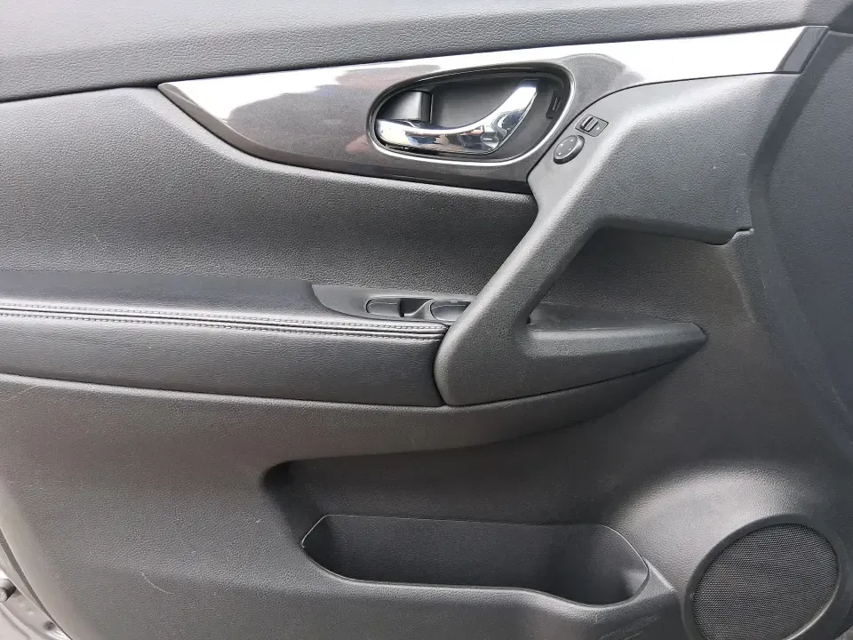 2017 Nissan Rogue SV (5N1AT2MV9HC) with an 2.5L I-4 DOHC engine, CVT transmission, located at 1184 Kauffman Ave, Fairborn, OH, 45324, (937) 908-9800, 39.807072, -84.030914 - 2017 Nissan Rogue SV - Photo#18