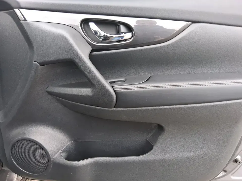 2017 Nissan Rogue SV (5N1AT2MV9HC) with an 2.5L I-4 DOHC engine, CVT transmission, located at 1184 Kauffman Ave, Fairborn, OH, 45324, (937) 908-9800, 39.807072, -84.030914 - 2017 Nissan Rogue SV - Photo#19