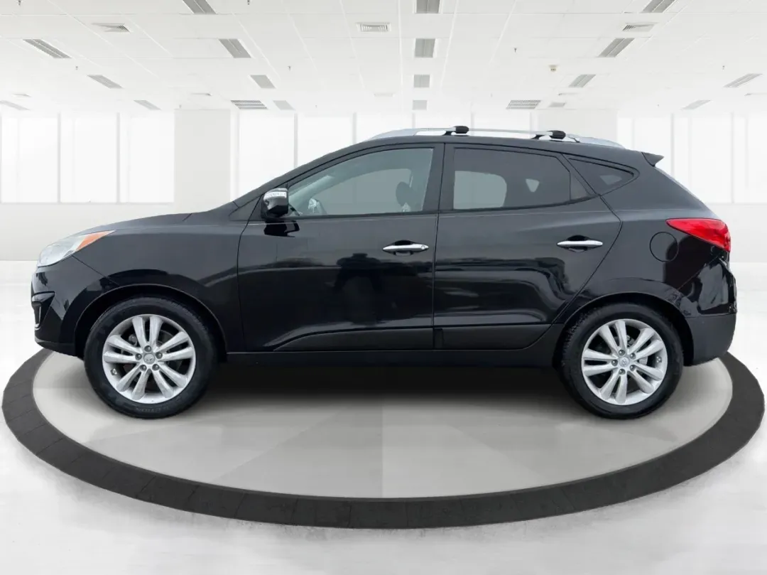 2012 Hyundai Tucson Limited (KM8JU3AC5CU) with an Theta II 2.4L I-4 DOHC engine, located at 880 E. National Road, Vandalia, OH, 45377, (937) 908-9800, 39.891918, -84.183594 - Need a dependable SUV that fits real life-school drop-offs, I-75 commuting, and weekend getaways to Taylorsville MetroPark-without the stress of traditional bank rules? This 2012 Hyundai Tucson Limited in Ash Black is a smart, comfortable choice for Vandalia drivers who want a practical daily vehicl - Photo#5
