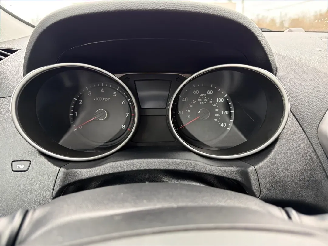 2012 Hyundai Tucson Limited (KM8JU3AC5CU) with an Theta II 2.4L I-4 DOHC engine, located at 880 E. National Road, Vandalia, OH, 45377, (937) 908-9800, 39.891918, -84.183594 - Need a dependable SUV that fits real life-school drop-offs, I-75 commuting, and weekend getaways to Taylorsville MetroPark-without the stress of traditional bank rules? This 2012 Hyundai Tucson Limited in Ash Black is a smart, comfortable choice for Vandalia drivers who want a practical daily vehicl - Photo#15